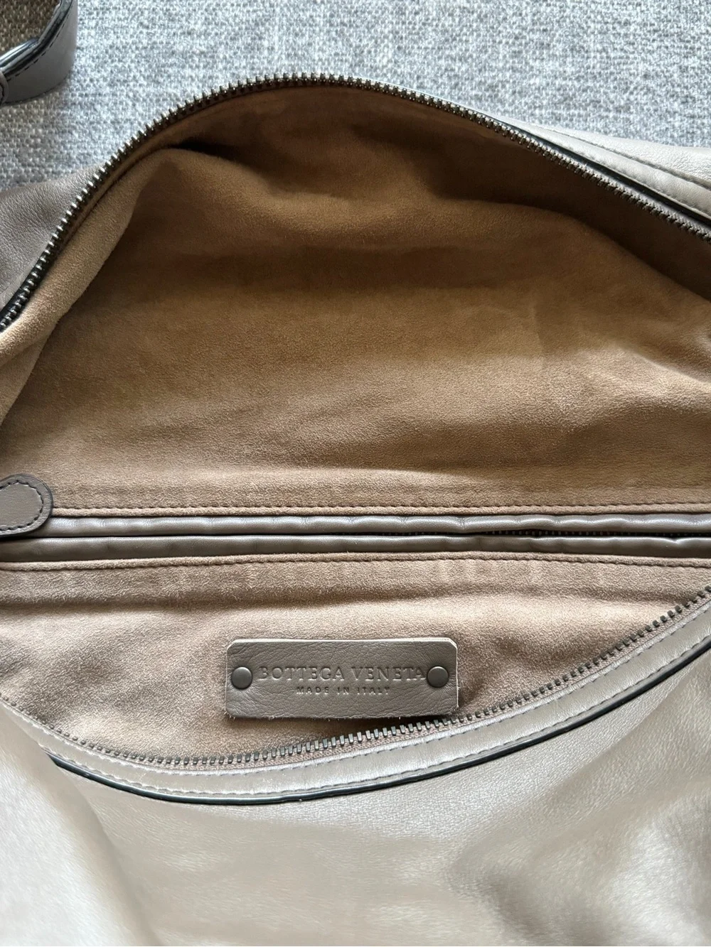 BOTTEGA VENETA Greige Gray Intrecciato Weave Hobo Bag